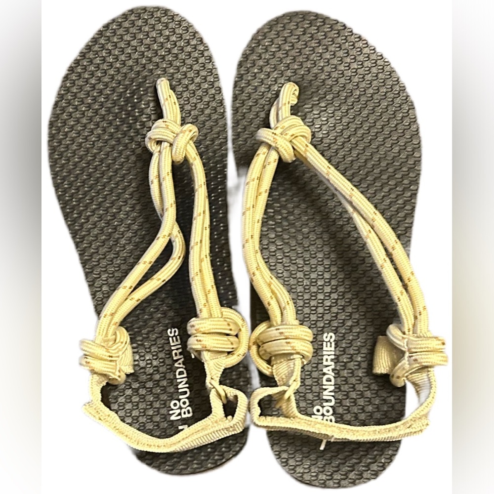No Boundaries Women's Tan Rope Toe-Loop Sandals - Picture 2 of 3